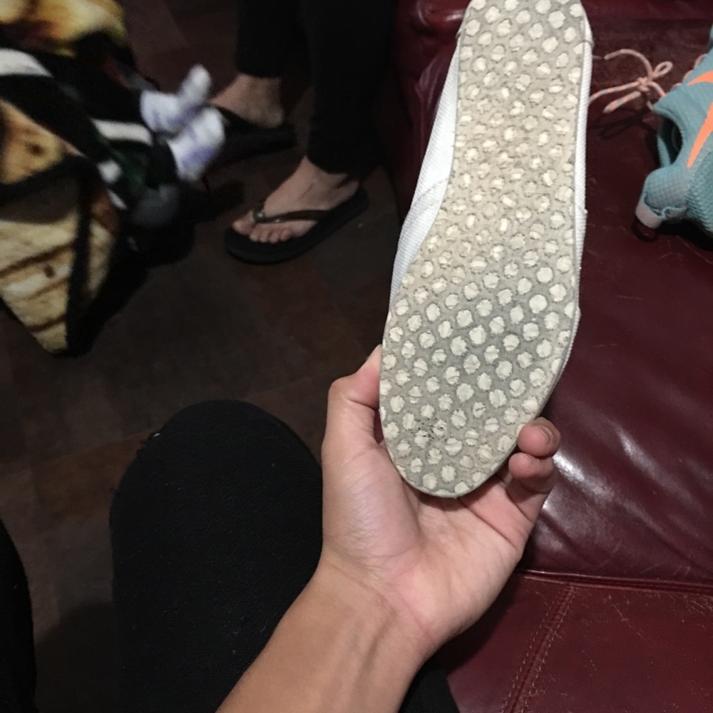 Toms - Picture 5 of 5
